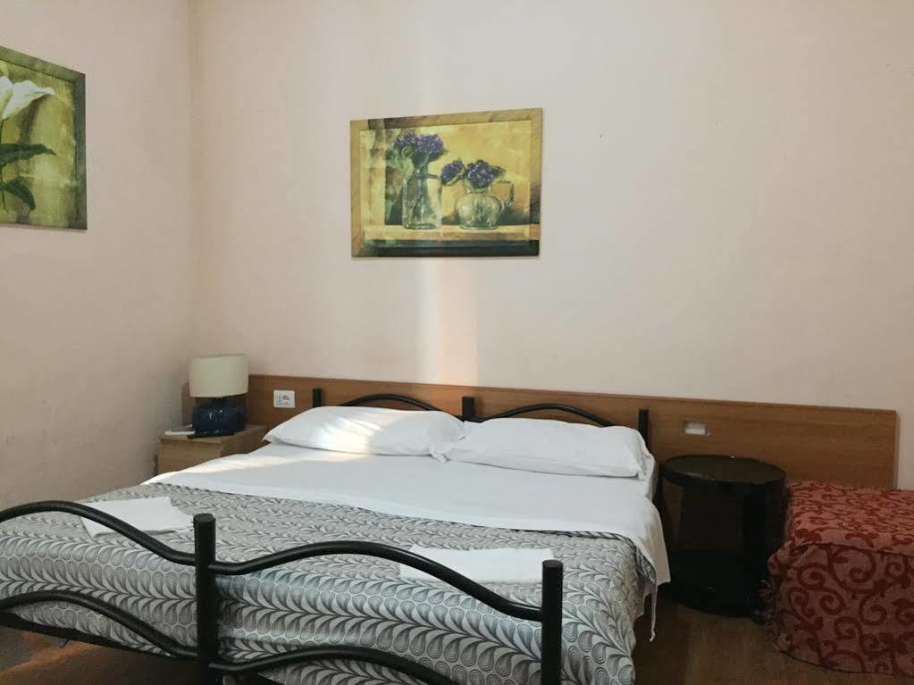Albergue Volturno House Roma Exterior foto